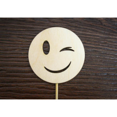 Топпер-смайлик "Подмигиваю" не окраш. на палочке (шир.6.5см; выс.30см) 1шт.