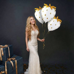 Воздушный шар фольгированный Фигура 31"/79 см GLAM Клубника белая