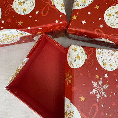 Коробка подарочная набор из 3 шт Квадрат 15*15*6.9 cм НОВОГОДНИЕ ШАРИКИ НА КРАСНОМ